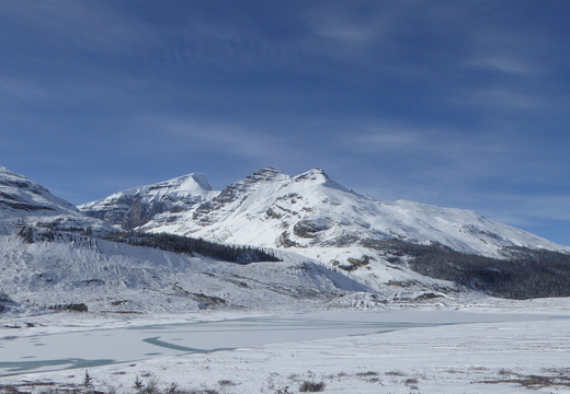 SunWapta lake, au pied du glacier Athabasca, Alberta
