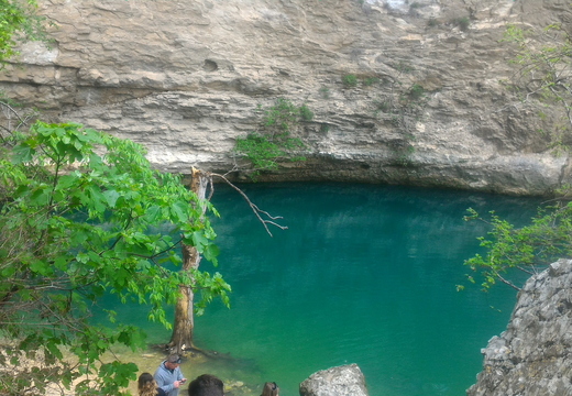 Le bassin de Fontaine-du-Vaucluse