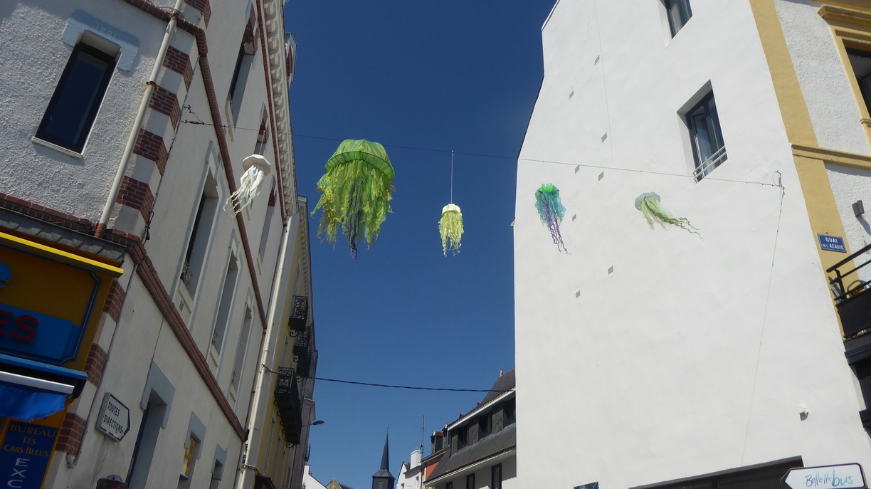 Les lampions-méduses - Le Palais