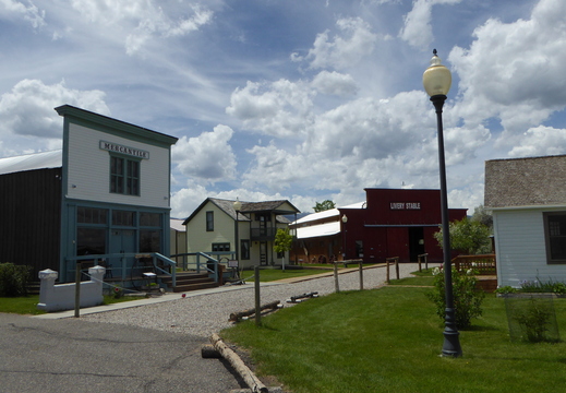 La rue principale du village pionnier de Lander